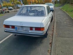 Weiß Gebraucht 1982 Mercedes 240 Limousine | 4.950 €