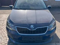 Blau Gebraucht 2015 Skoda Fabia Kleinwagen | 6.999 € (Guter Preis)