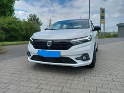 Weiß Gebraucht 2022 Dacia Sandero Comfort Limousine | 11.799 € (Guter Preis)