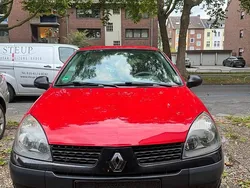 Rot Gebraucht 2009 Renault Clio II Kleinwagen | 2.000 €