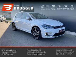 Oryxwhite perlmutteffekt Gebraucht 2020 VW Golf Limousine | 16.990 €