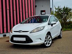 Weiß Gebraucht 2009 Ford Fiesta Kleinwagen | 3.999 € (Fairer Preis)
