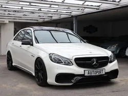 Weiß Gebraucht 2014 Mercedes E63 AMG AMG Limousine | 49.900 €