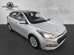 Silber Gebraucht 2017 Hyundai i20 GO! Limousine | 8.400 € (Fairer Preis)