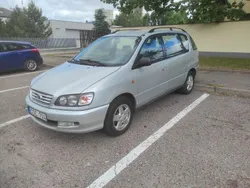 Silber Gebraucht 2000 Toyota Picnic Van / Kleinbus | 3.250 €