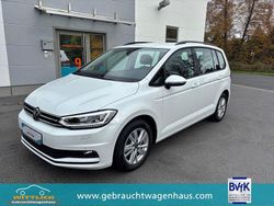 Weiß Gebraucht 2024 VW Touran Comfortline Van / Kleinbus | 31.000 € (Fairer Preis)