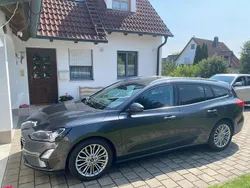 Grau Gebraucht 2019 Ford Focus Titanium Kombi | 16.800 € (Fairer Preis)
