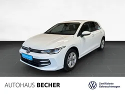 Weiss Gebraucht 2024 VW Golf VIII Life Limousine | 27.930 € (Fairer Preis)