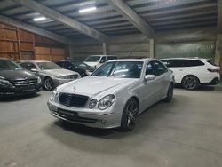 Silber Gebraucht 2004 Mercedes E200 Avantgarde Limousine | 3.990 €