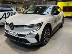 Grau Gebraucht 2023 Renault Mégane Komfort Limousine | 27.777 € (Guter Preis)