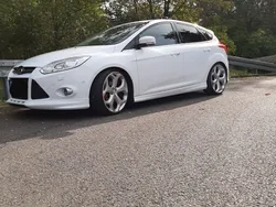 Weiß Gebraucht 2012 Ford Focus Titanium S Limousine | 7.700 € (Fairer Preis)