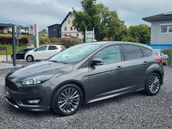 Grau Gebraucht 2018 Ford Focus ST-Line Limousine | 14.990 € (Guter Preis)