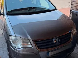 Grau Gebraucht 2010 VW Touran Van / Kleinbus | 3.200 € (Fairer Preis)