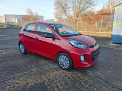 Rot Gebraucht 2015 Kia Picanto DREAM-TEAM Edition Kleinwagen | 3.799 € (Guter Preis)