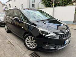 Schwarz Gebraucht 2016 Opel Zafira Innovation Van / Kleinbus | 11.400 € (Fairer Preis)