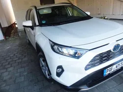 Weiß Gebraucht 2019 Toyota RAV4 Hybrid Team SUV | 28.500 € (Teuer)
