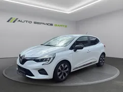 Weiß Gebraucht 2023 Renault Clio V Evolution Limousine | 12.599 € (Guter Preis)