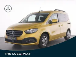 Gelb Gebraucht 2024 Mercedes T180 Van / Kleinbus | 28.585 € (Fairer Preis)
