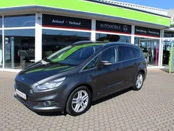 Grau Gebraucht 2017 Ford S-MAX Titanium Van / Kleinbus | 17.200 € (Fairer Preis)