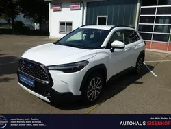 Weiß Gebraucht 2023 Toyota Corolla Cross Team SUV | 36.980 € (Teuer)