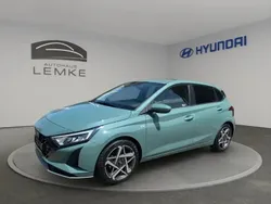 Mangrove green Gebraucht 2024 Hyundai i20 Prime Kleinwagen | 21.490 € (Fairer Preis)