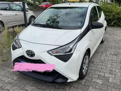 Weiß Gebraucht 2020 Toyota Aygo Kleinwagen | 8.600 € (Guter Preis)