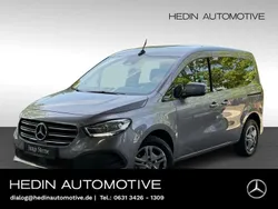 Grau Gebraucht 2023 Mercedes T180 Style Van / Kleinbus | 25.408 € (Guter Preis)