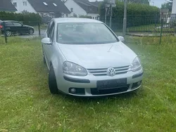 Silber Gebraucht 2005 VW Golf V Kleinwagen | 1.950 € (Fairer Preis)