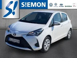 Weiß Gebraucht 2020 Toyota Yaris Comfort Limousine | 13.330 € (Fairer Preis)
