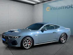 Blau Neu 2025 Ford Mustang GT Fastback Coupé | 62.799 € (Etwas zu teuer)