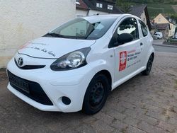 Weiß Gebraucht 2012 Toyota Aygo Kleinwagen | 2.700 € (Guter Preis)