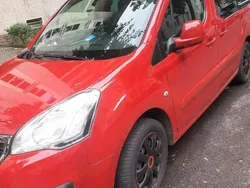 Rot Gebraucht 2016 Peugeot Partner Tepee Van / Kleinbus | 10.500 €