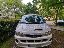 Weiß Gebraucht 2003 Hyundai H-1 Van / Kleinbus | 1.600 €