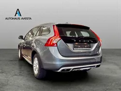Grau Gebraucht 2016 Volvo V60 CC Kombi | 17.490 € (Fairer Preis)