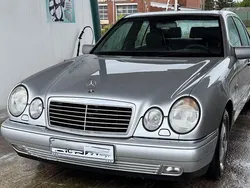 Grau Gebraucht 1996 Mercedes 230 Limousine | 6.000 €