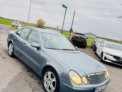 Blau Gebraucht 2005 Mercedes E220 Limousine | 2.999 €