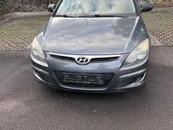 Grau Gebraucht 2010 Hyundai i30 Comfort Kombi | 1.300 € (Superpreis)