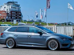 Grau Gebraucht 2016 Cupra Leon Limousine | 23.800 € (Teuer)