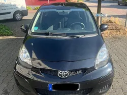 Schwarz Gebraucht 2010 Toyota Aygo Kleinwagen | 3.000 € (Teuer)