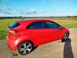 Rot Gebraucht 2013 Kia Rio Edition 7 Kleinwagen | 3.850 € (Superpreis)