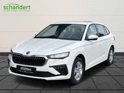Candyweiß (weiß) Gebraucht 2024 Skoda Scala Essence Kleinwagen | 19.950 € (Fairer Preis)