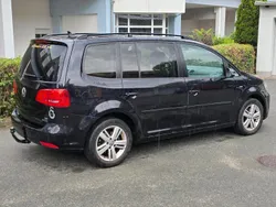 Schwarz Gebraucht 2012 VW Touran Van / Kleinbus | 6.200 € (Fairer Preis)