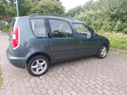 Grau Gebraucht 2009 Skoda Roomster Kombi | 3.520 €