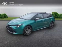 Super green metallic, dach schwarz Gebraucht 2024 Toyota Corolla Basis | 32.930 € (Teuer)