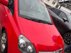 Rot Gebraucht 2010 Opel Zafira Design Edition Van / Kleinbus | 3.800 € (Fairer Preis)