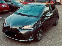 Grau Gebraucht 2019 Toyota Yaris Club Kleinwagen | 12.500 € (Fairer Preis)