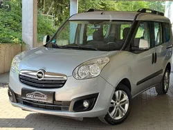 Grau Gebraucht 2015 Opel Combo Edition Van / Kleinbus | 7.300 € (Fairer Preis)