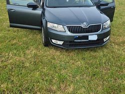 Grau Gebraucht 2014 Skoda Octavia Ambition Kombi | 7.000 € (Guter Preis)