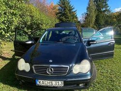 Blau Gebraucht 2001 Mercedes C200 Avantgarde Limousine | 2.500 € (Fairer Preis)