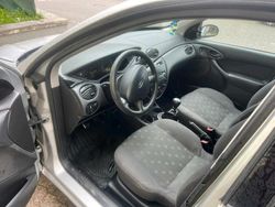 Grau Gebraucht 2003 Ford Focus Kombi | 1.300 € (Teuer)